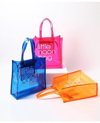 L'étui est livré avec un logo personnalisé, sac en PVC transparent, fermeture à glissière et poche.