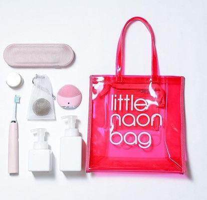 L'étui est livré avec un logo personnalisé, sac en PVC transparent, fermeture à glissière et poche.
