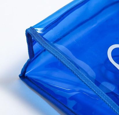 L'étui est livré avec un logo personnalisé, sac en PVC transparent, fermeture à glissière et poche.