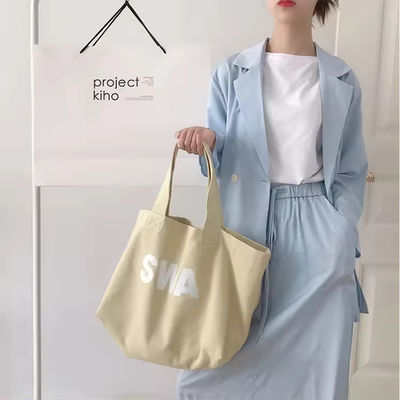 Sac de magasinage personnalisé en carton respectueux de l'environnement avec conception pliable et motif d'impression