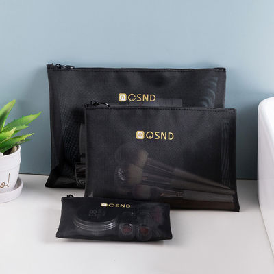 Poche à fermeture à glissière en maille noire pour transporter facilement les articles de bureau et de voyage essentiels
