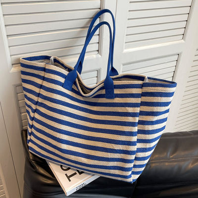 Restez à la mode et organisé avec ce sac à dos en toile pour femme