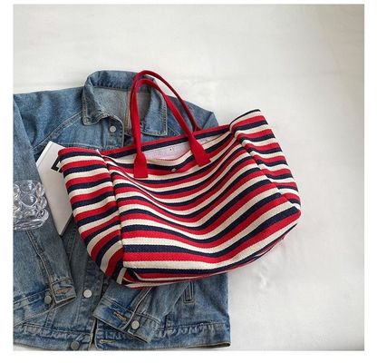 Restez à la mode et organisé avec ce sac à dos en toile pour femme