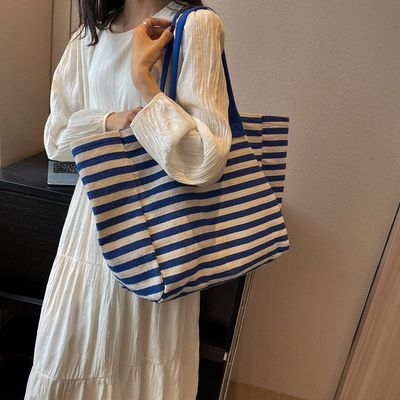 Restez à la mode et organisé avec ce sac à dos en toile pour femme