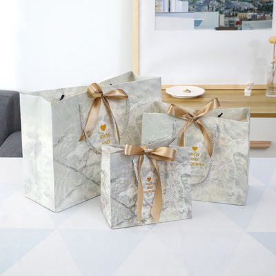 Sacs en carton couleur personnalisés avec poignée de ruban pour chaussures