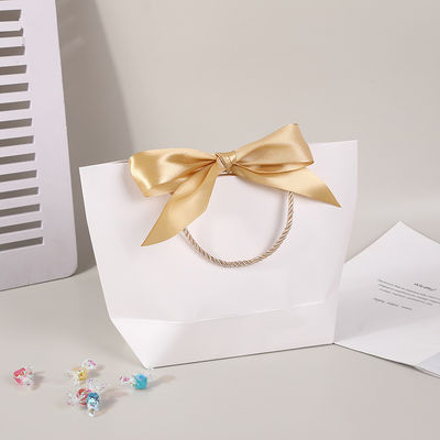 Sacs en papier cadeau Emballage avec poignée Pour les vêtements sur mesure Sacs de magasinage Emballage