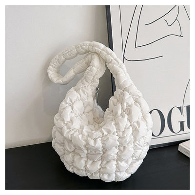 Coloris personnalisés coton d'hiver rembourrée couette en bas de la poche pour femmes en hiver