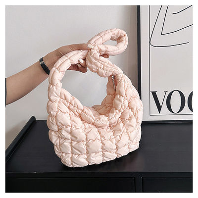 Coloris personnalisés coton d'hiver rembourrée couette en bas de la poche pour femmes en hiver