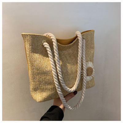 2022 Sacs à main simples Sacs de plage de paille Sacs à main de mode écharpe en soie Sacs d'épaule pour femmes avec des matériaux