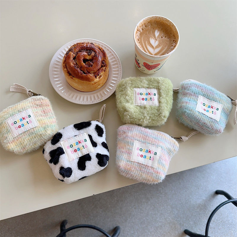 Sac cosmétique mini en peluche pour femmes portable et compact