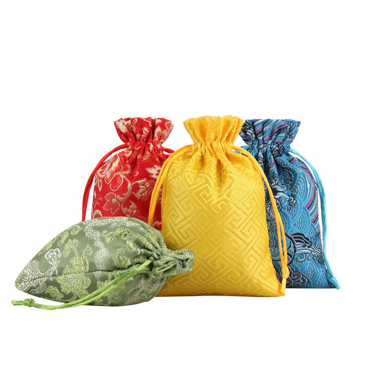 Coloris personnalisé styles chinois brocart sac à cordes pour logo personnalisé sac de bijoux