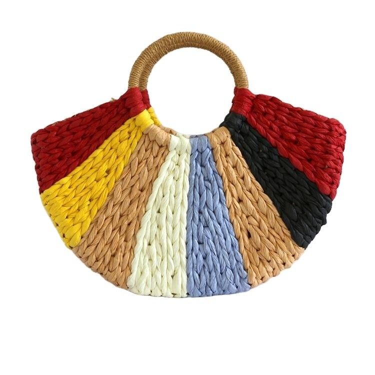 Sac cadeau arc-en-ciel collection Eco artisanal sac à main en paille tissé en rotin avec fermeture ouverte