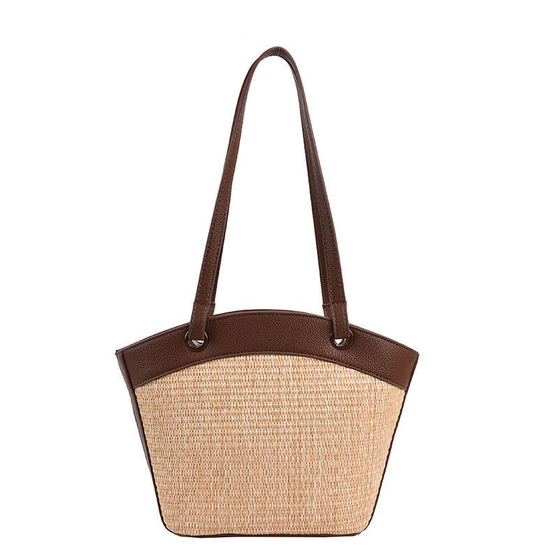 Panier de légumes sac de paille fermeture ouverte style rétro français parfait pour les vacances à la plage
