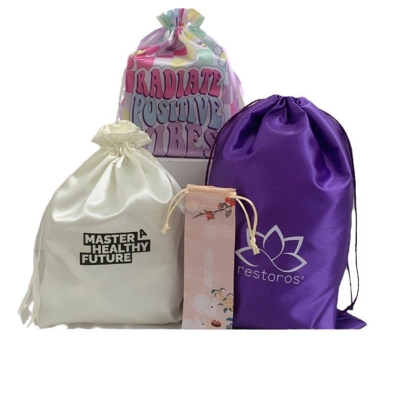 Sac à cordes en satin à logo personnalisé pour le stockage de perruques de cheveux et le grand emballage cadeau en soie