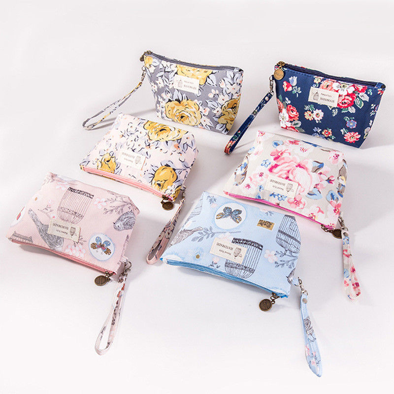 Sac à fermeture à glissière à imprimer des fleurs Sac de maquillage floral mignon pour organiser les produits de beauté essentiels